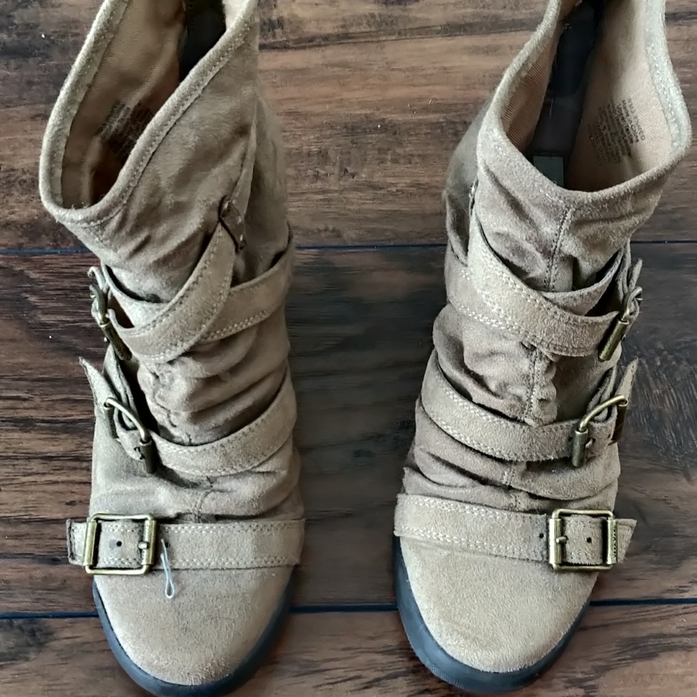 Vera Wang ankle boots